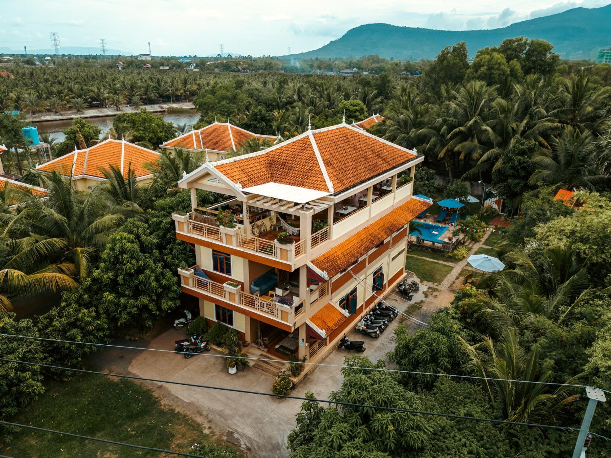 Karma Traders Kampot Hostel Exterior photo