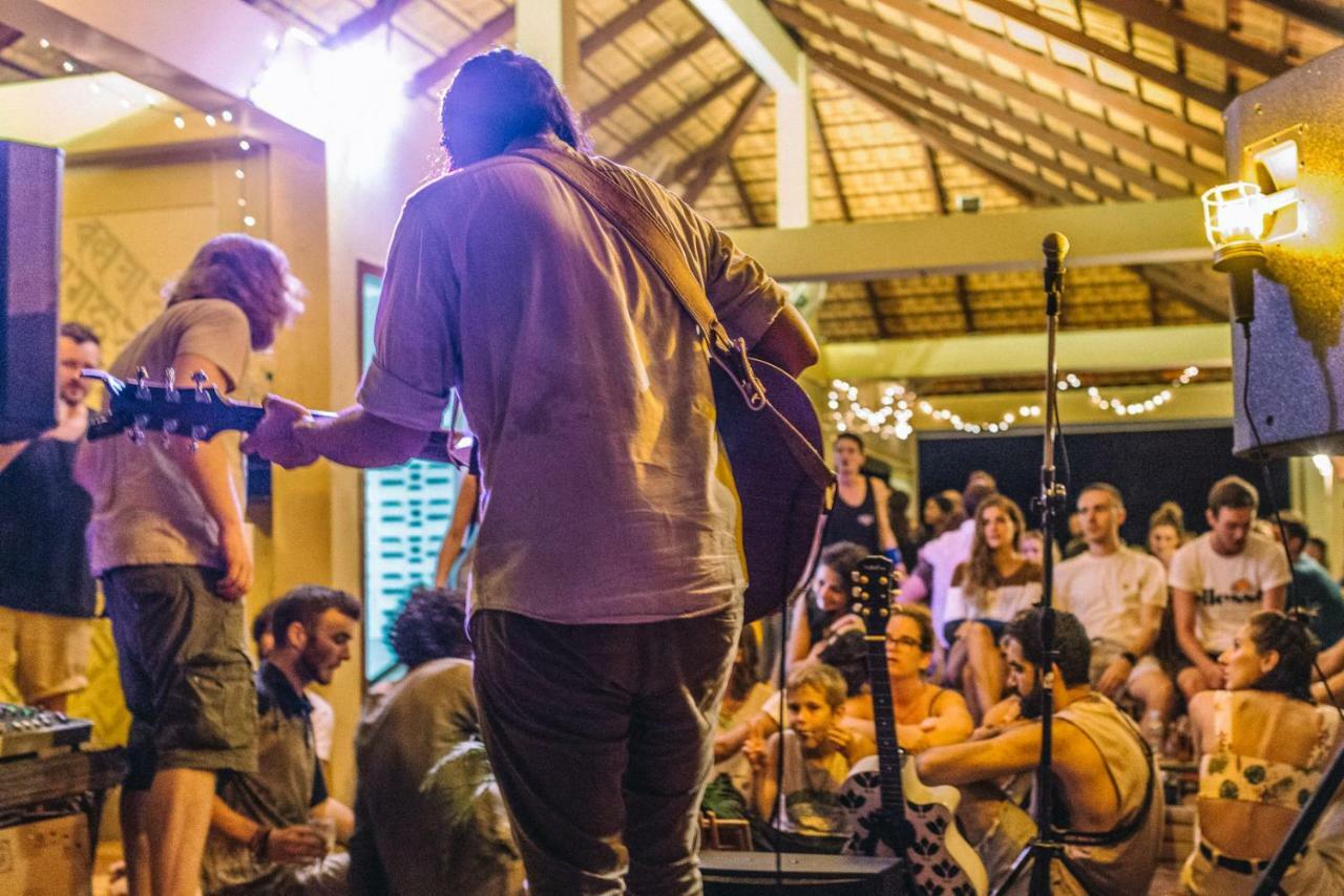 Karma Traders Kampot Hostel Exterior photo